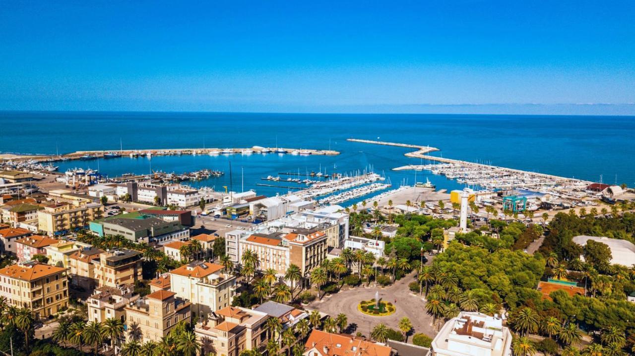 Hotel Calabresi San Benedetto del Tronto Buitenkant foto