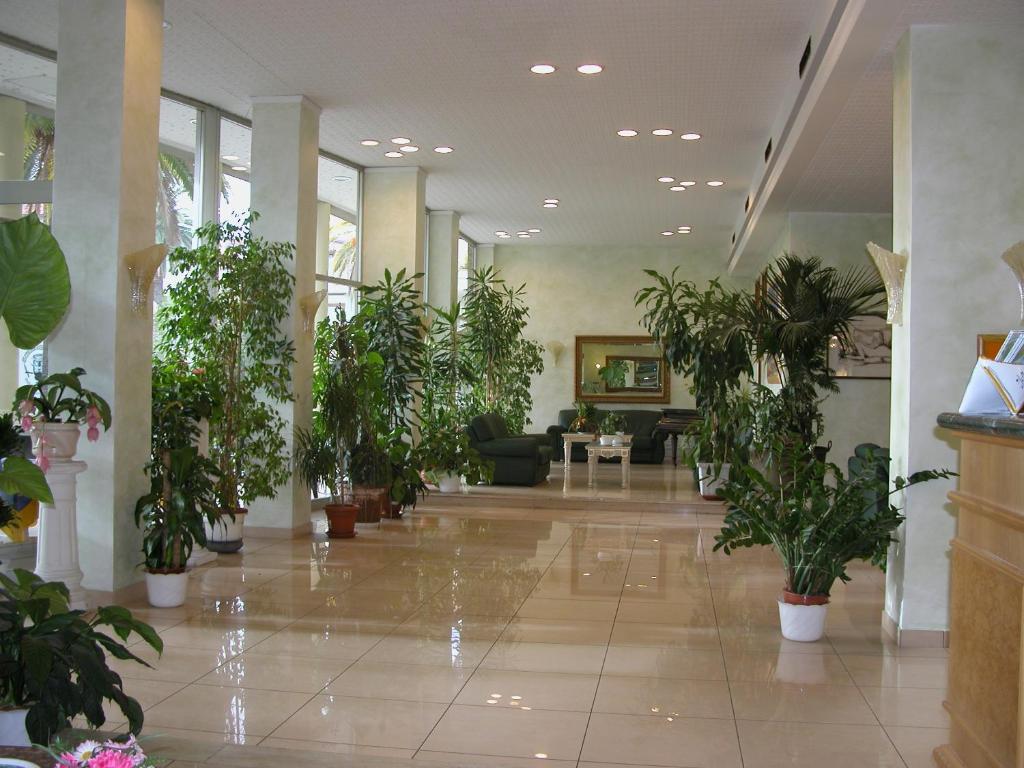 Hotel Calabresi San Benedetto del Tronto Buitenkant foto