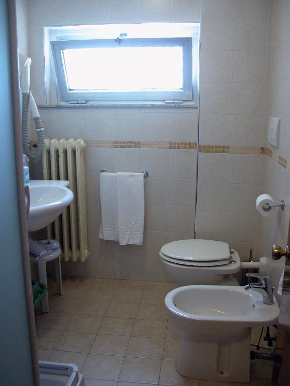 Hotel Calabresi San Benedetto del Tronto Kamer foto