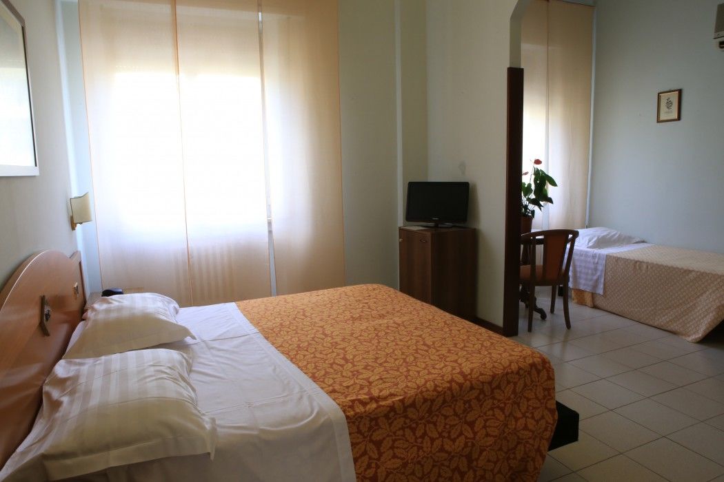 Hotel Calabresi San Benedetto del Tronto Buitenkant foto