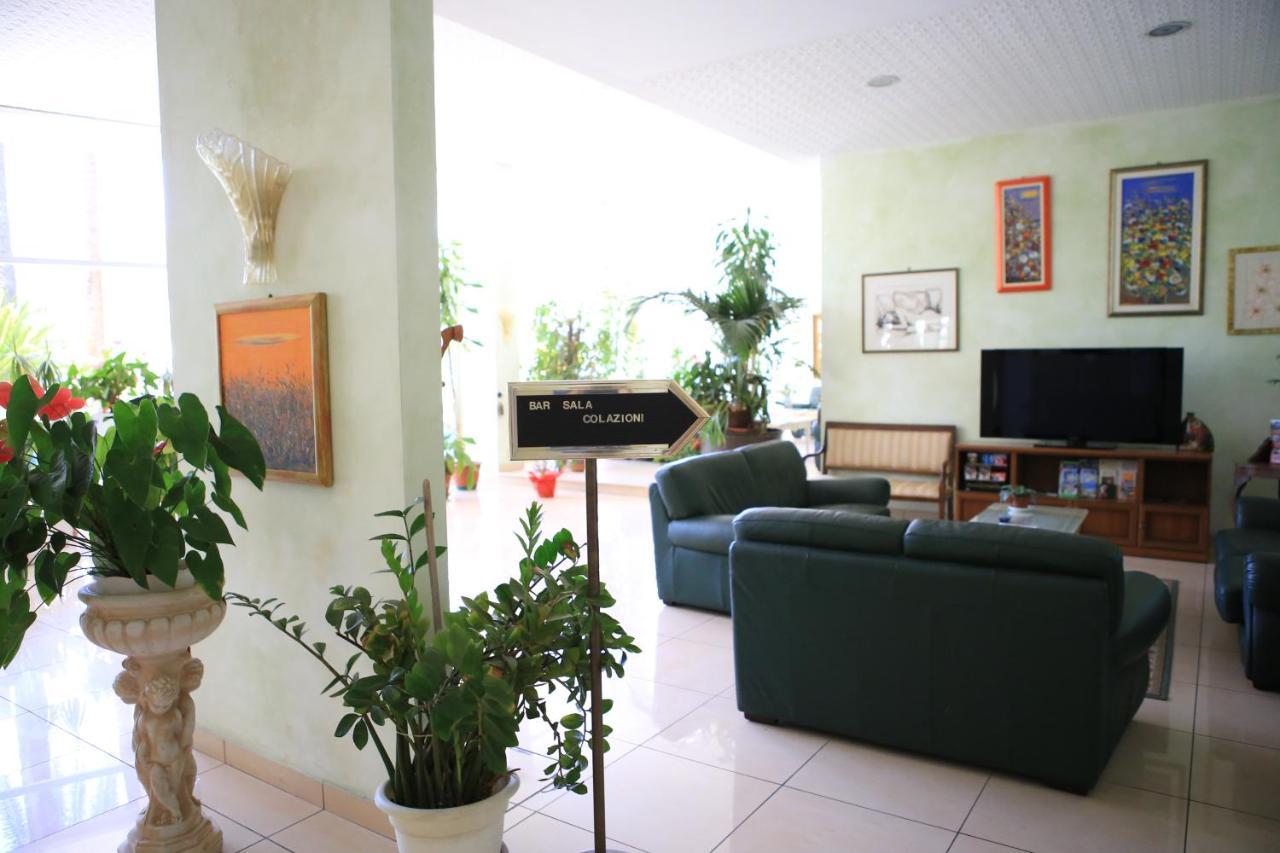 Hotel Calabresi San Benedetto del Tronto Buitenkant foto