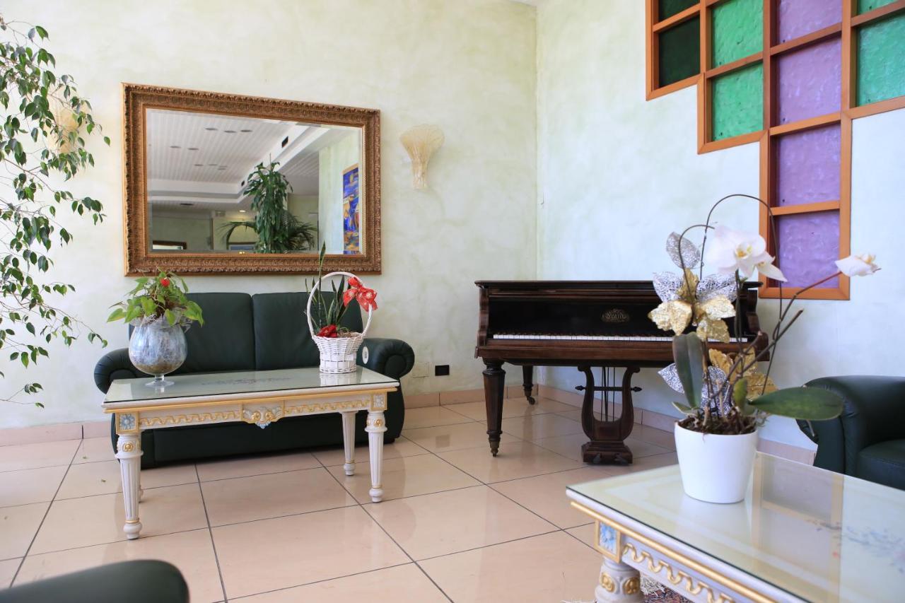 Hotel Calabresi San Benedetto del Tronto Buitenkant foto